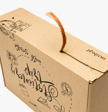 opakowanie kartonowe e-commerce z nadrukiem i paskiem zrywką