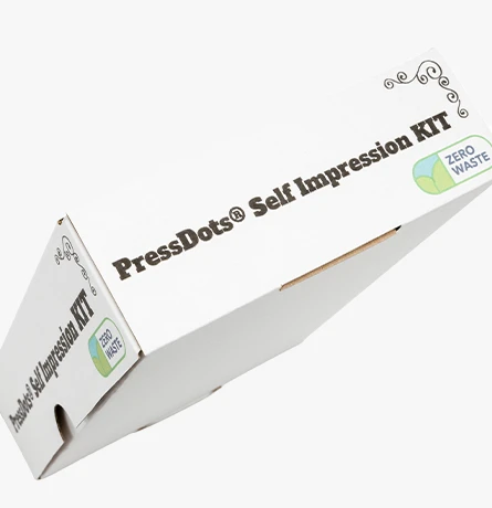 kolorowy nadruk przykuwający uwagę klienta na pudełku do wysyłki